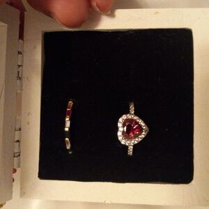 Red and gold mimi jewerly box with rings